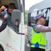 Semarak HUT RI ke 81 Tahun, Induk PJR BSD Korlantas Polri Membagikan Aksesories Bendera Merah Putih dengan memakai Baju Adat 