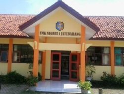 Main Hakim Sendiri: Kepala Sekolah SMKN 1 Jatibarang Dinilai Arogan, Murid Kelas XI Dikeluarkan Tanpa Prosedur