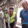 Iptu Bayu Ferdian Fembriano Induk PJR BSD Korlantas Polri Membantu Seorang Kakek Berumur 70 Tahun Mengalami Kerusakan Mobil di Tol BSD 