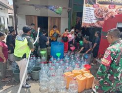 Peduli Kesulitan Rakyat, Kodim 0614/Kota Cirebon Salurkan 10 Ribu Liter Air Bersih