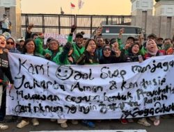 Jaga Jakarta Untuk Indonesia, Ratusan Ojol Jaga Wilayah Senayan Tetap Kondusif, Imbau Aksi Berjalan Aman dan Tertib