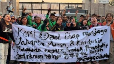 Jaga Jakarta Untuk Indonesia, Ratusan Ojol Jaga Wilayah Senayan Tetap Kondusif, Imbau Aksi Berjalan Aman dan Tertib