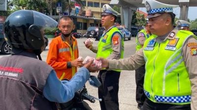 JJOS Jumat Berkah Peduli Polres Pelabuhan Tanjung Priok : Wujud Kepedulian Polri kepada Sopir, Ojol, dan Masyarakat Pelabuhan