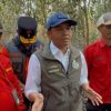 Tinjau Karhutla Kalsel, Menhut Raja Antoni : Api Sudah Tak Terlihat, tapi Gambut Masih Berasap
