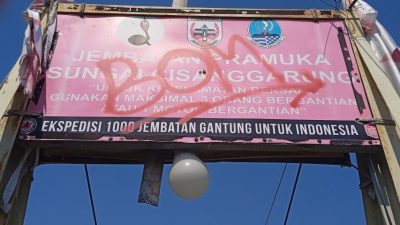 Jembatan Gantung Pramuka: Penghubung Dua Provinsi yang Harus Segera Diganti Jembatan Permanen  