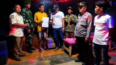 Operasi Gabungan Polisi Amankan 16 Liter Tuak Dan Botol Miras