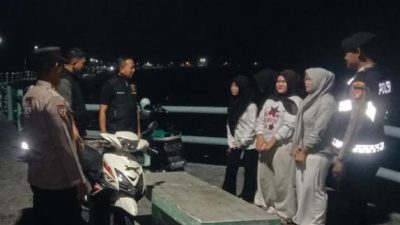 Patroli Malam Jakarta On The Spot di Pulau Tidung, Polisi Perkuat Sosialisasi Layanan Polisi 110 kepada Warga