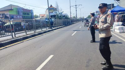 Jaga Kamtibmas: Polsek Arjawinangun Patroli dan Pantau Aktivitas di Pasar Sandang Tegalgubug, Hadir Memberi Rasa Aman