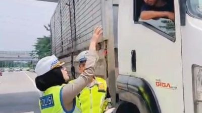 Induk PJR BSD Korlantas Polri Intens kan Blue Light Patrol Tindak Tegas Kendaraan Patkir sembarangan di Bahu Jalan Tol BSD