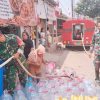 TNI Hadir di Tengah Warga, 5.000 Liter Air Bersih Mengalir ke Kedung Krisik Utara