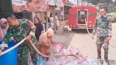TNI Hadir di Tengah Warga, 5.000 Liter Air Bersih Mengalir ke Kedung Krisik Utara