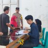 Polsek Beber Polresta Cirebon Monitoring Penyaluran Bantuan Pangan di Desa Gemulung Tonggoh, Pastikan Tertib dan Tepat Sasaran