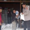 Polsek Beber Polresta Cirebon Kawal Penyaluran Bantuan Pangan Beras di Desa Sindangkempeng, Pastikan Tertib dan Tepat Sasaran