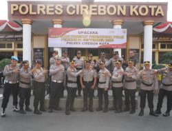 Kapolres Cirebon Kota Apresiasi Pengabdian Dua Personel dalam Upacara Kenaikan Pangkat Pengabdian