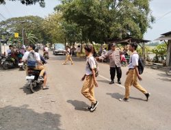 Rutinitas Pengaturan Lalu Lintas Siang Hari Polsek Panguragan, Wujud Pelayanan Nyata Kepada Masyarakat