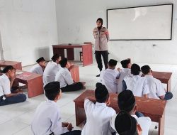 Polsek Ciwaringin Laksanakan Police Goes to School di SMP Tunas Pertiwi Pondok Jambu Babakan, Cegah Kenakalan Remaja dan Lindungi Generasi Muda
