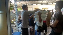 Kawal Penyaluran Bantuan Pangan, Bhabinkamtibmas Pegambiran Pastikan Kegiatan Berjalan Aman dan Kondusif
