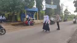 Gatur Pagi, Polsek Susukanlebak Polresta Cirebon Berikan Pelayanan Prima kepada Masyarakat dan Pelajar SMPN 1 Susukanlebak