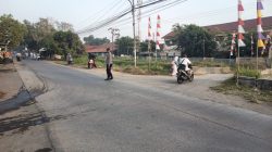 Dalam Rangka Pelayanan kepada Masyarakat, Polsek Kaliwedi Polresta Cirebon Gelar PH Pagi di Depan SMPN 1 Kaliwedi