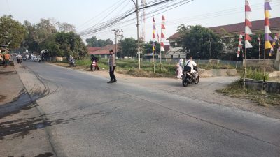 Dalam Rangka Pelayanan kepada Masyarakat, Polsek Kaliwedi Polresta Cirebon Gelar PH Pagi di Depan SMPN 1 Kaliwedi