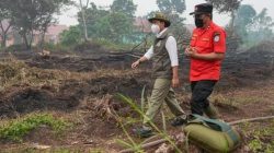 Menhut Raja Antoni Pantau Langsung Karhutla Kubu Raya Kalbar, Pendinginan Dimassifkan