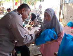Jumat Peduli, Polsek Kawasan Kalibaru Salurkan Sembako kepada Warga Kurang Mampu