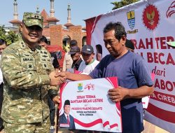 200 Becak Listrik Diserahkan kepada Warga Cirebon, Dandim 0614/Kota Cirebon Hadiri Penyaluran Bantuan dari Presiden RI