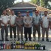 Satpol PP Kecamatan Sliyeg Gelar Razia Miras Oplosan 120 Botol Di aman kan  