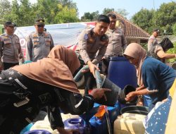 Polres Kuningan Hadir di Tengah Masyarakat: Salurkan Air Bersih dan Pengobatan Gratis di Desa Cihanjaro
