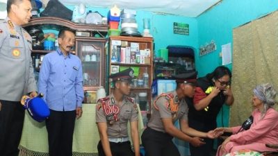 Wujudkan polri sebagai sosok yang melayani, SPN Polda Metro Jaya libatkan siswa diktuk dlm aksi peduli warga sekitar.