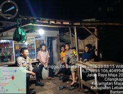 Antisipasi Gangguan Kamtibmas Anggota Polsek Maja Polres Lebak Laksanakan Patroli Dialogis Malam Hari Bersama Warga