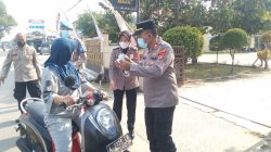 Kapolsek Maja dan Anggota Polsek Maja Polres Lebak Bagikan Masker di Wilayah Kecamatan Maja