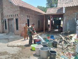 Kemarau Panjang Melanda, Kodim 0614/Kota Cirebon Salurkan 9.000 Liter Air Bersih untuk Warga Argasunya