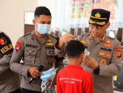 Di Tengah Kabut Asap Karhutla, Brimob Polda Jambi Beri Motivasi serta Perhatian Kesehatan Pelajar Sekolah Rakyat