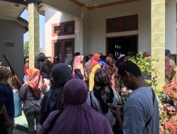 Bantuan Beras Di Desa Tinumpuk, Warga Di Mintai  Uang Rp50 Ribu