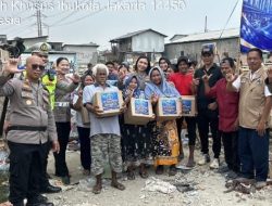 Polres Pelabuhan Tanjung Priok Lakukan Pengamanan, Korlantas Polri Salurkan 250 Paket Sembako dilokasi Kebakaran di Muara Angke