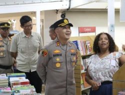 Kapolres Pelabuhan Tanjung Priok Tinjau Kapal Perpustakaan MV Doulos Hope di Dermaga Eks Presiden