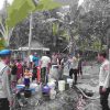 Peduli Warga, Polsek Cibadak Salurkan Bantuan Air Bersih di Desa Asem Margaluyu