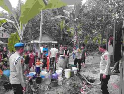 Peduli Warga, Polsek Cibadak Salurkan Bantuan Air Bersih di Desa Asem Margaluyu