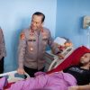 Menguatkan Anggota yang Terluka, Kapolda Metro Jaya Kunjungi RS Polri