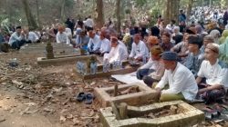 Seren Taun Adat Kasepuhan Guradog Memasuki Puncak, Ribuan Warga Ikuti Ziarah ke Makam Pendahulu  