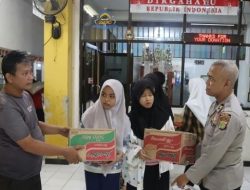 Polri Ulurkan Tangan Untuk Sesama, Bakti Sosial di Panti Asuhan Yatim Piatu Nuruz Zahroh