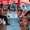 Polres Pelabuhan Tanjung Priok Tingkatkan Harkamtibmas, Polisi Sambangi ABK di Pelabuhan Muara Angke