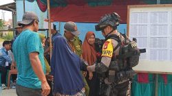 Brimob Polda Metro Jaya Patroli ke TPS Jaga Kamtibmas Pilkades di Bekasi