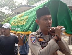 Polsek Panggarangan Hadiri Prosesi Pemakaman Ibu Kepala Desa Situregen
