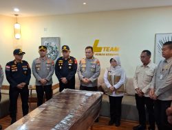 Polda Banten Dampingi Pemulangan dan Pemakaman Korban Kapal Aruphadatu 1