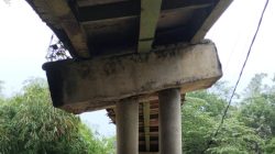 Masyarakat Keluhkan Kondisi Jembatan Rusak Parah
