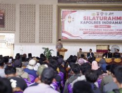 Kapolres Indramayu dengan Warga Desa Rambatan Dan (Ikatan Keluarga Madura) Gelar Silahturahmi