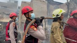 Polda Metro Jaya Buka Dapur Lapangan untuk Warga Terdampak Kebakaran Kampung Muka