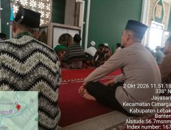 Bersemangat Jumling, Kapolsek Dan Anggota Polsek Cimarga Melaksanakan Shalat Jumat Berjamaah Bersama Dengan Warga Jayasari Cimarga